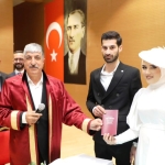 ilk-nikahini-kiydi-cuzdani-geline-verdi