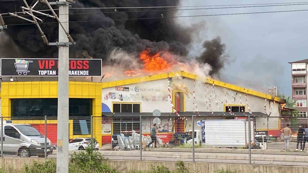 İzmit ’te büyük yangın