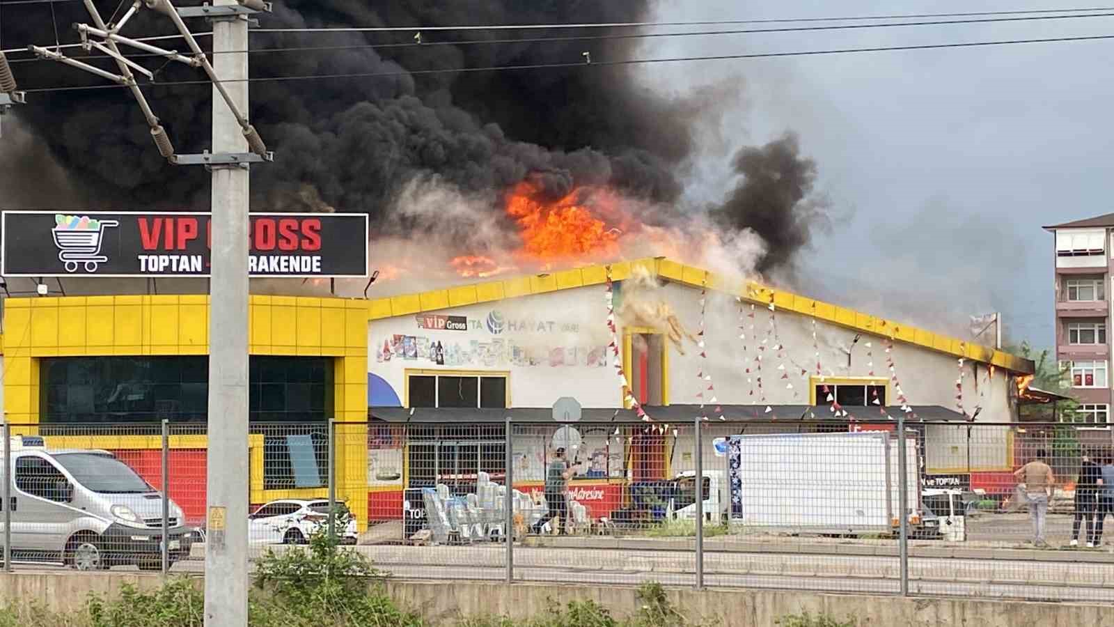 İzmit ’te büyük yangın