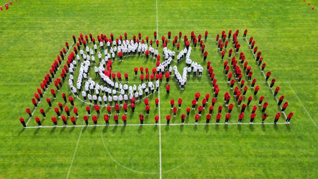 Körfez ’de öğrencilerin gösterileri izleyenleri mest etti