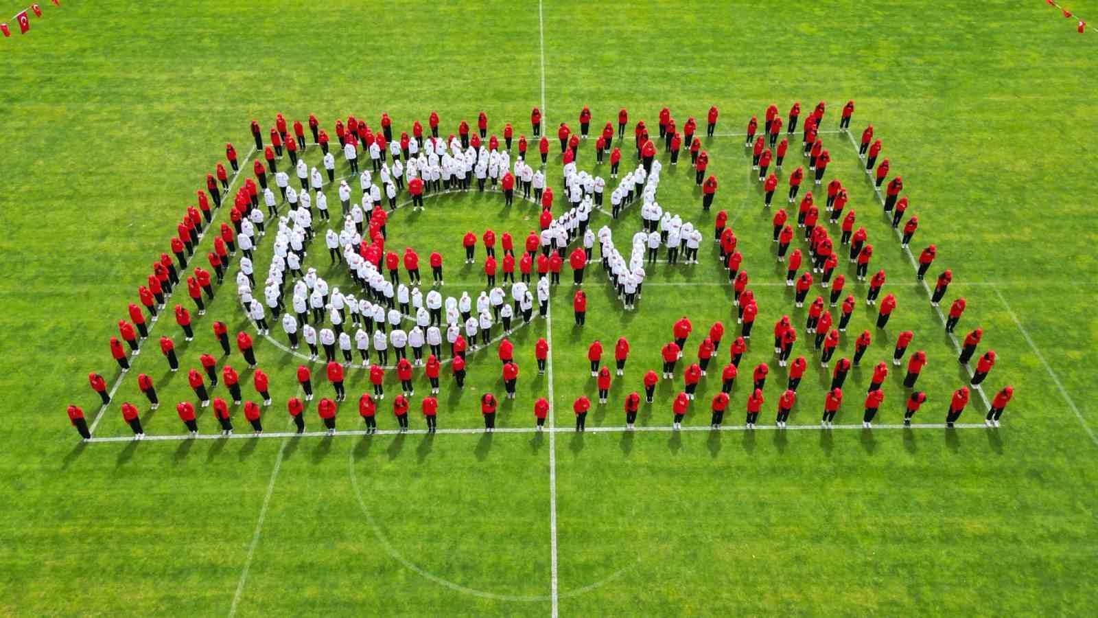 Körfez ’de öğrencilerin gösterileri izleyenleri mest etti