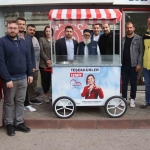 sozunu-aldigi-pamuk-seker-arabasina-kavustu-mutlulugu-gozlerinden-okundu