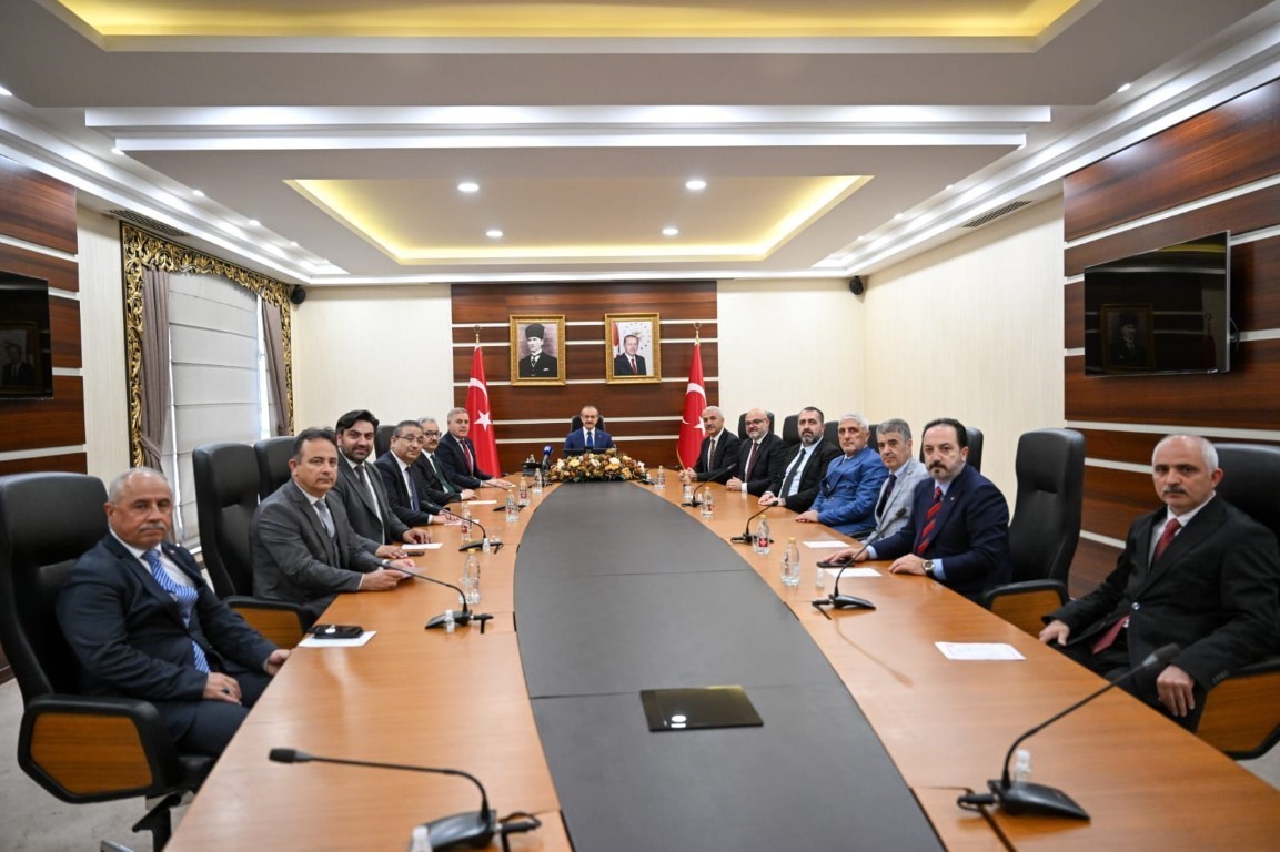 Vali Yavuz: "2020-2024 yılları arasında 24 okul, 418 sınıf, 2 atölye, 10 spor salonu bitirerek hizmete açtık"