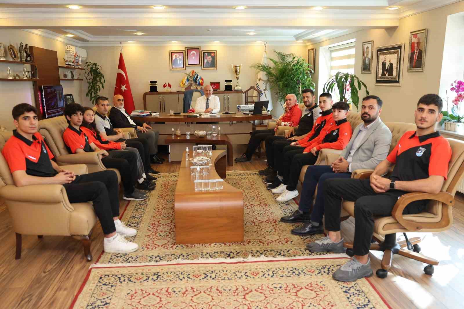 Darıcalı sporcular Başkan Bıyık ’la bir araya geldi