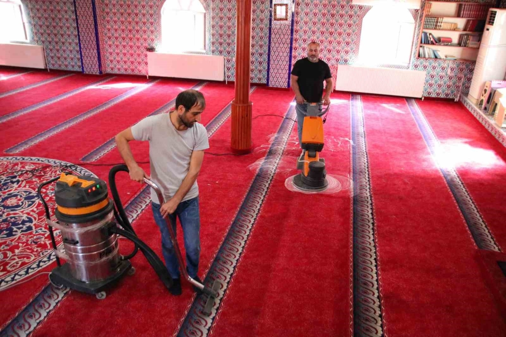 Derince ’de ibadethaneler pırıl pırıl