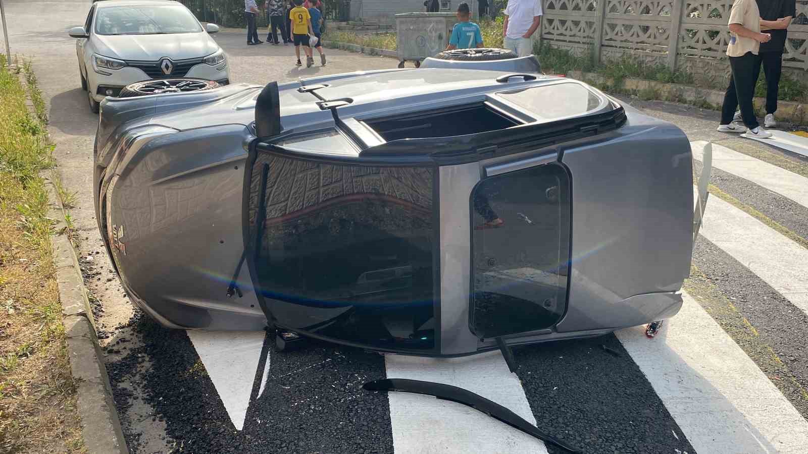 Elektrikli araç kaldırımdaki kadınlara çarptı: 1 ’i ağır 2 yaralı