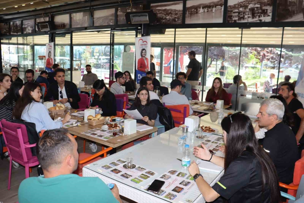 İzmit Belediyesi, 19 Mayıs ’a gençlerle hazırlanıyor