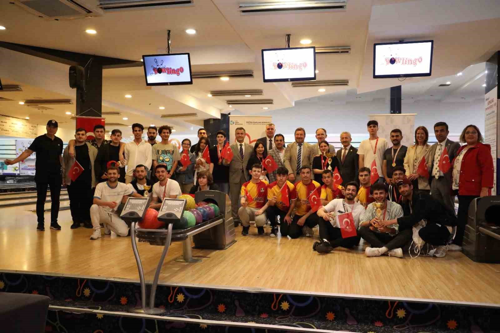 İzmitli gençler Bowling Turnuvası ’nda 19 Mayıs coşkusu yaşadı