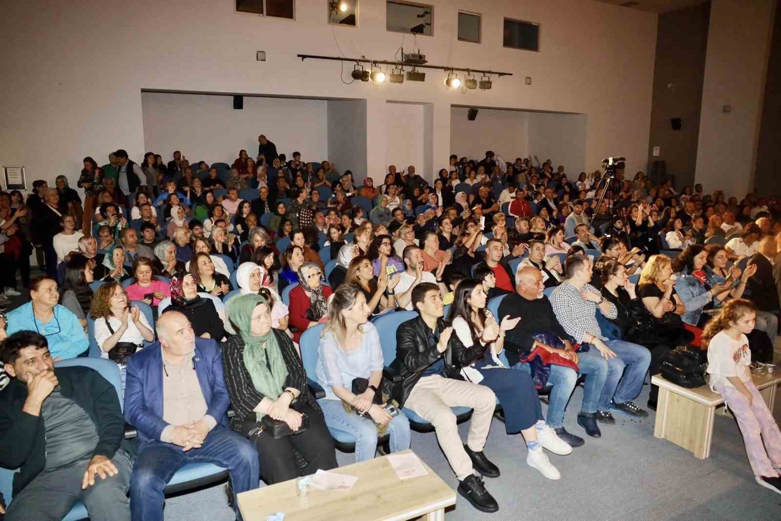 Kiraz Çiçeği Korosu ’ndan muhteşem konser