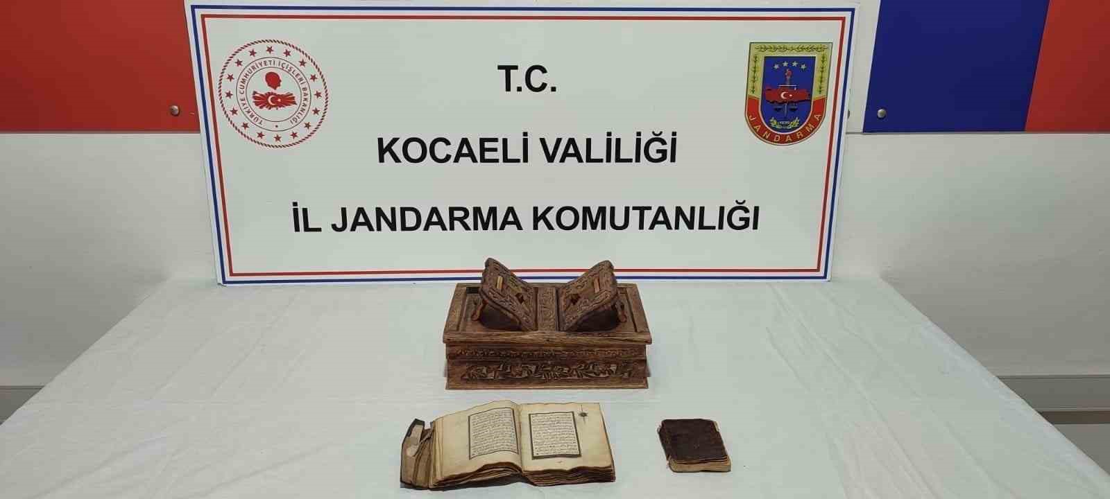 Kocaeli ’de 14. yüzyıl dönemine ait Kuran-ı Kerim ele geçirildi