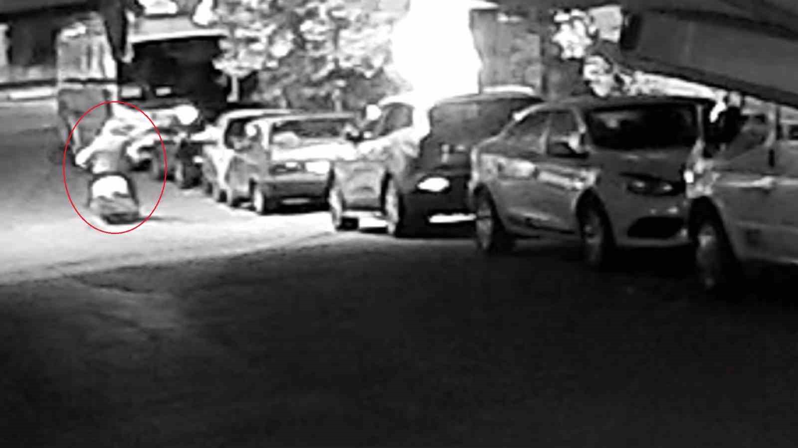 Kocaeli ’de motosikletli saldırganların binayı kurşunlama anı kamerada