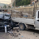 kocaeli-de-zincirleme-kaza-2-kisi-yaralandi-otomobil-kullanilamaz-hale-geldi