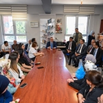 vali-yavuz-siddetin-yasandigi-ilkokulu-ziyaret-etti-her-daim-yaninizdayim