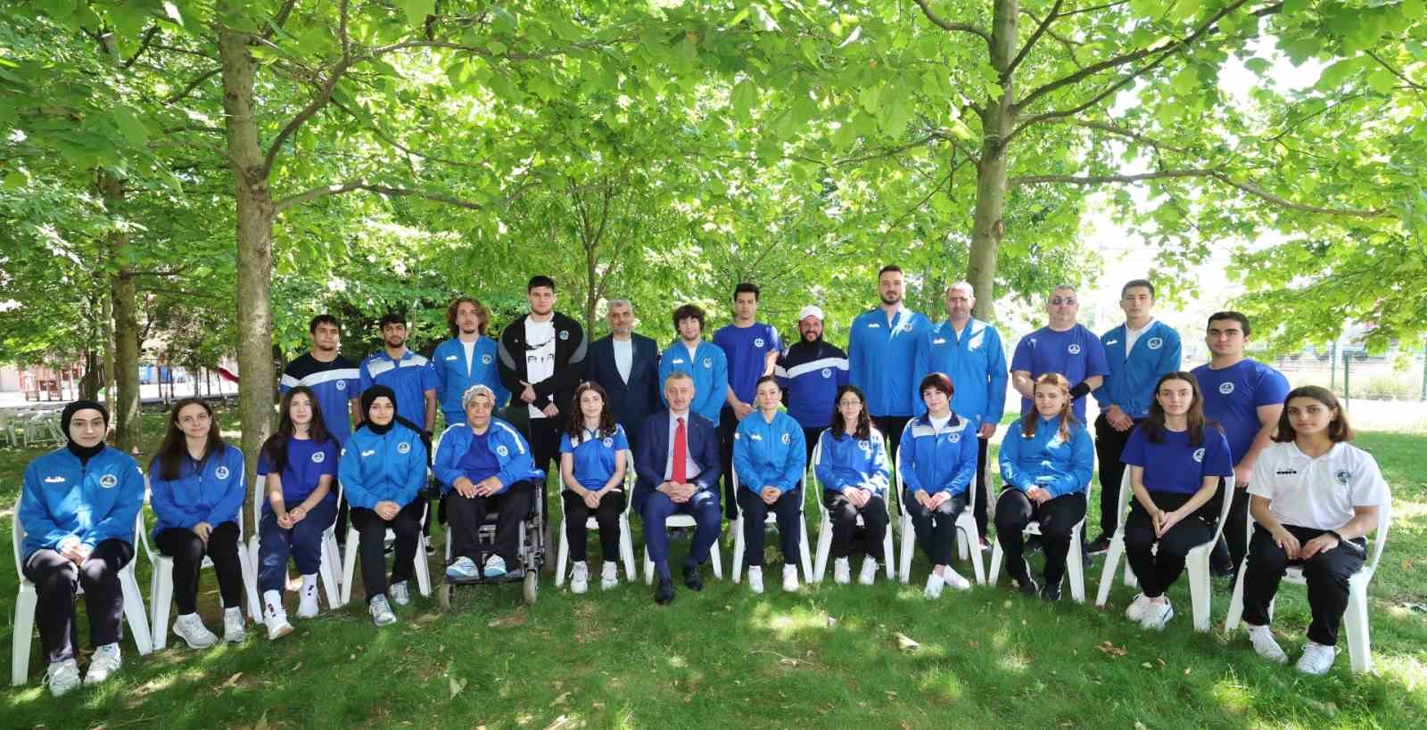 Başkan Büyükakın ’dan Kağıtspor ’a: "Kocaeli ’nin gururu oldunuz"