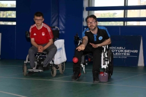 Bocci̇a Turnuvasının Şampi̇yonu Bağcılar Oldu