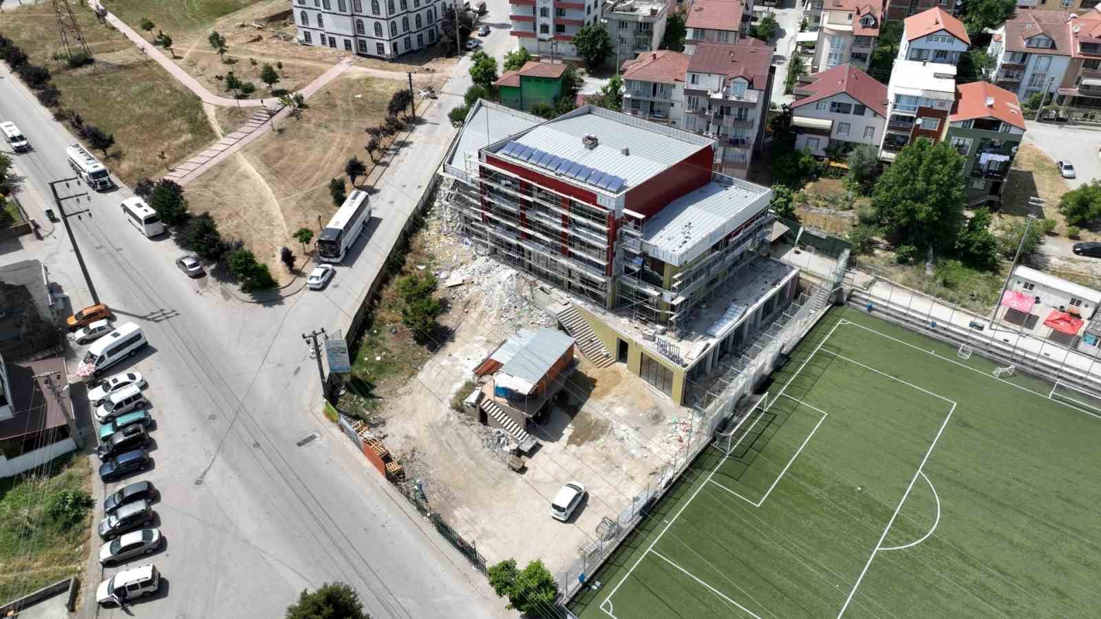 Hasan Doğan Gençlik Merkezi ’nde kompozit cephe imalatı yapılıyor