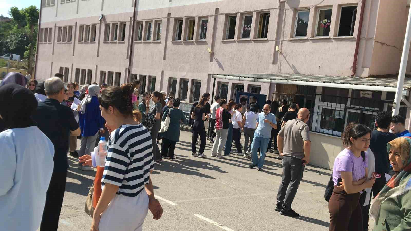 Kocaeli ’de YKS sınavının ilk oturum heyecanı