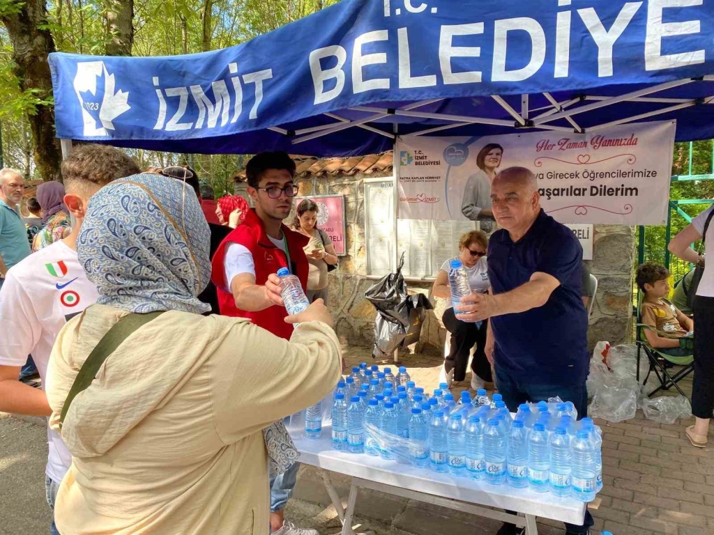 Yanlış okula giden öğrenciyi belediye ekipleri sınava yetiştirdi