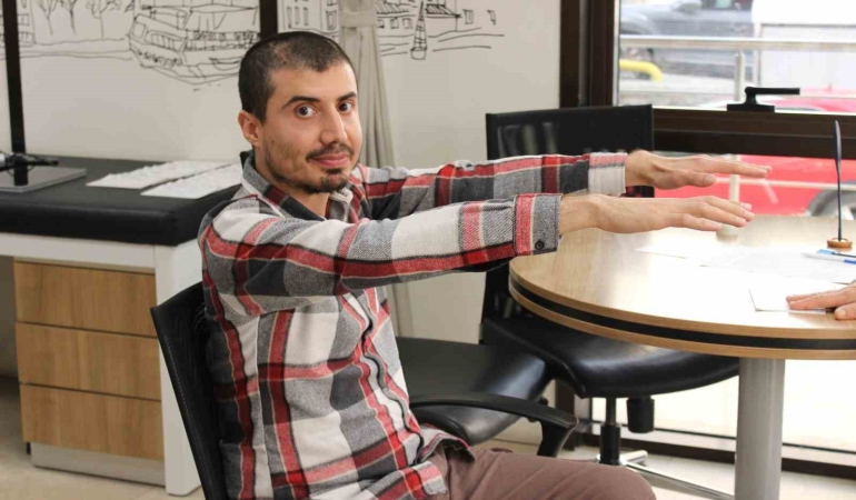Aile mirası olan titremeleri beyin pili ile son buldu