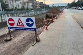 Akarca deresi üzerine yaya köprüsü yapılıyor