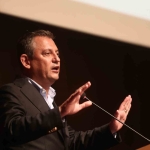 CHP Genel Başkanı Özel: "Filistinli bebeklerin kanı elinde olan Netanyahu’yu alkışlayanları kınıyorum, elleri kırılsın"