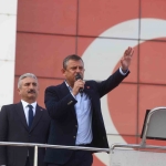 CHP Genel Başkanı Özel: “Mazeret üretmeye gelmedik, icap ederse hepimiz çıkarız çöpleri toplarız”