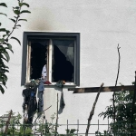 Çıkan yangında ev kullanılamaz hale geldi