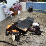 Çıkan yangında ev kullanılamaz hale geldi