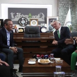 Cumhuriyet Halk Partisi Genel Başkanı Özgür Özel ilçeye vosvos ile geldi.