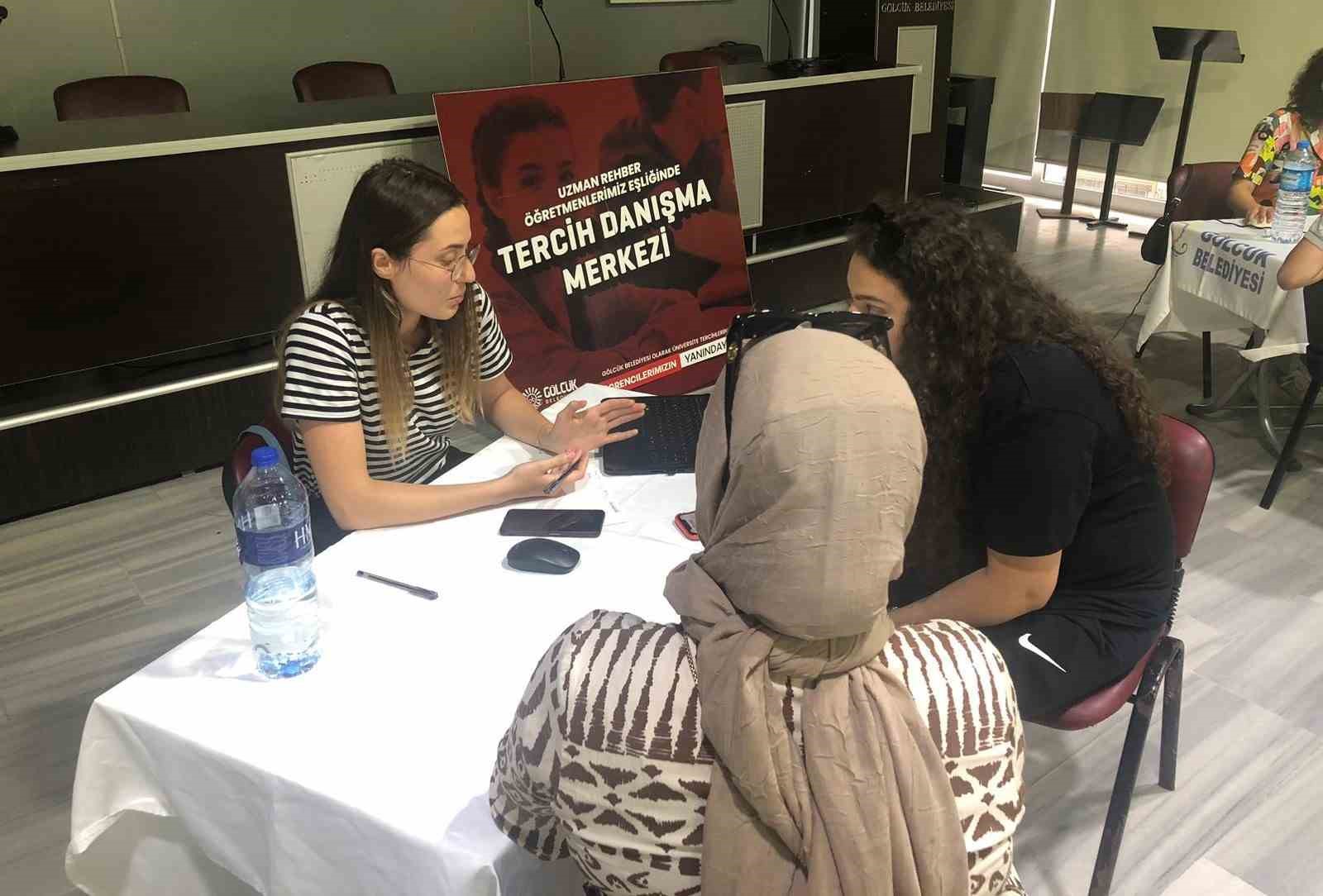 Gölcük ’te üniversite tercih merkezi hizmete başladı