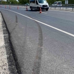 Hafif ticari araç yan yattı: 2 yaralı