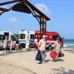 Huzurevi sakinleri serin sularla buluşturuldu