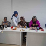 Kadınlar hem zanaat öğreniyor hem de sosyalleşiyor