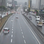 Kartal’da aniden bastıran yağmur vatandaşlara zor anlar yaşattı