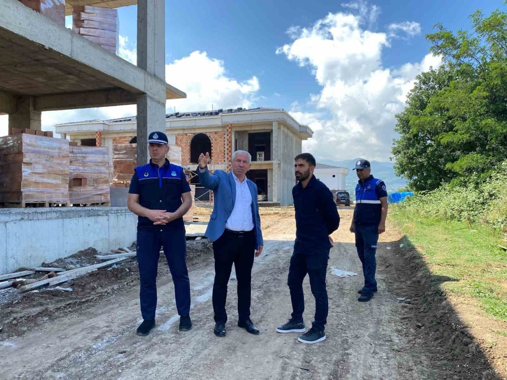 Kartepe ’de zabıta ekipleri inşaat sahalarını denetliyor