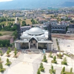 Kartepe Kent Meydanı Camii’nde hummalı çalışma