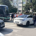 Kocaeli’de tramvay otomobile çarptı: 3 yaralı