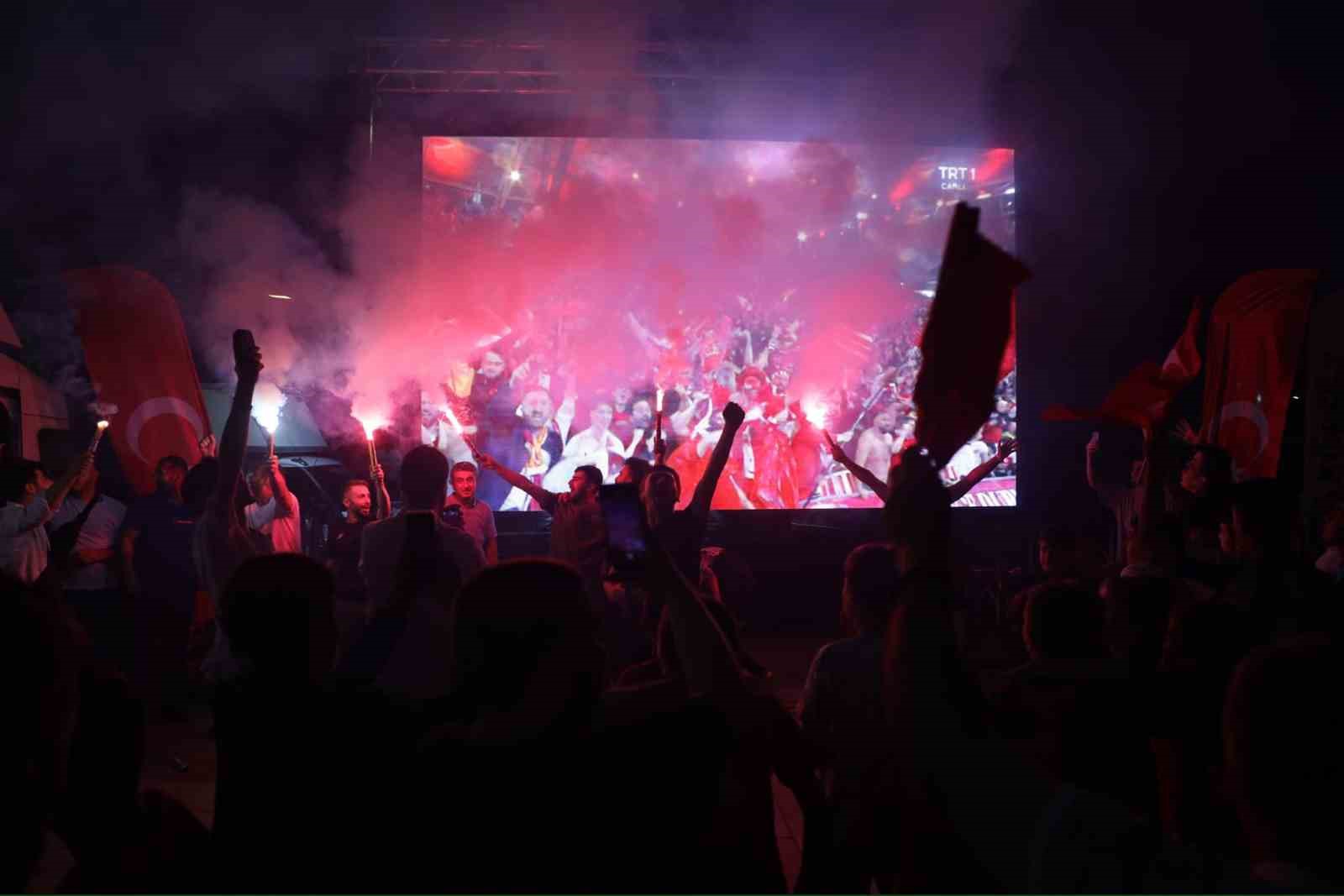 Körfez ’de milli maç heyecanı 3 noktada yaşanacak