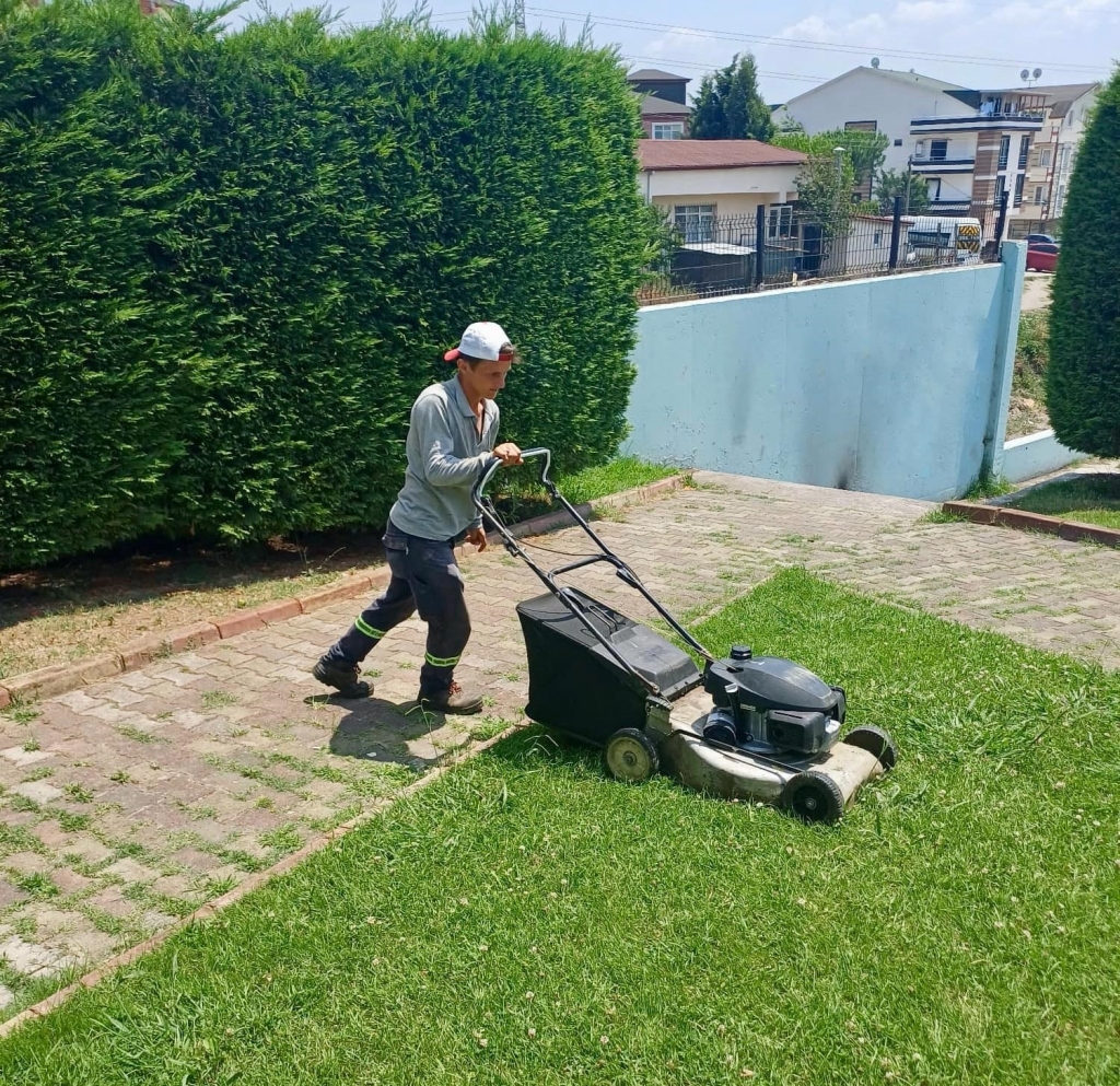 Körfez ’in parklarına yaz bakımı