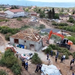 Körfez’de 3 kaçak yapı yıkıldı