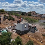 Körfez’de 3 kaçak yapı yıkıldı