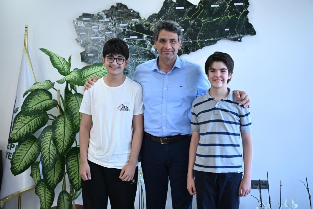 LGS ’de 500 tam puan alan öğrencileri makamında kabul etti