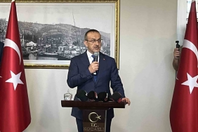 Malatya ’ya atanan Vali Seddar Yavuz ve eşinden duygusal veda