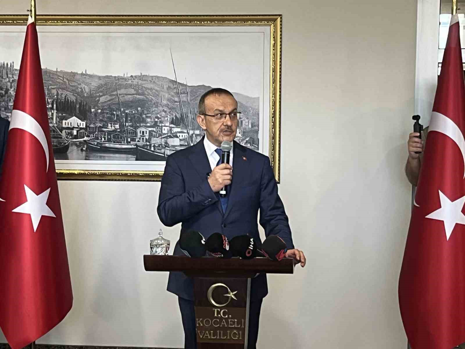 Malatya ’ya atanan Vali Seddar Yavuz ve eşinden duygusal veda