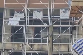 Parasını alamayan işçiden ilginç eylem