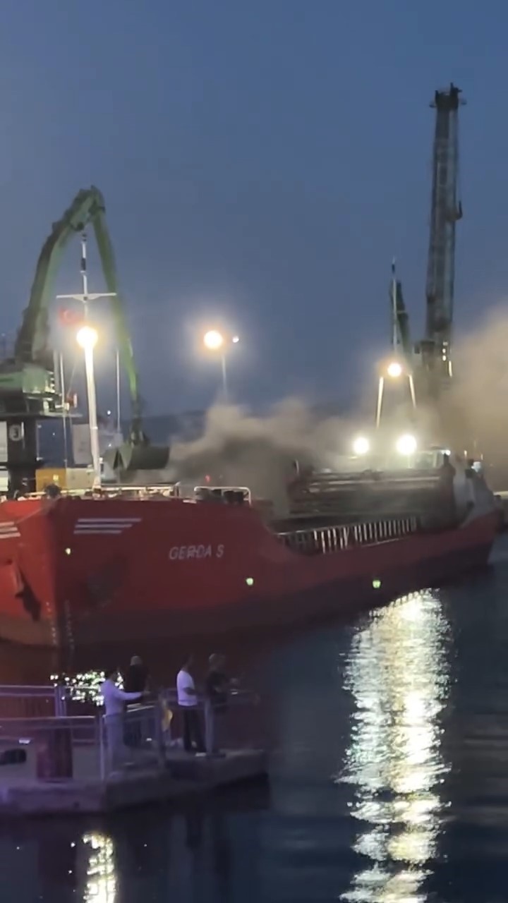 Poliport ’ta göz göre göre İzmit Körfezi ’ni kirlettiler