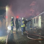 Sabaha karşı yangın paniği: İki ahşap ev kül oldu