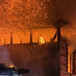 Sabaha karşı yangın paniği: İki ahşap ev kül oldu