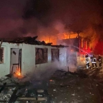 Sabaha karşı yangın paniği: İki ahşap ev kül oldu