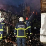 Sabaha karşı yangın paniği: İki ahşap ev kül oldu